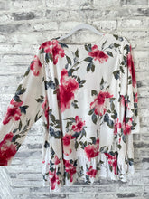 Load image into Gallery viewer, Sweet Attraction Floral Top
